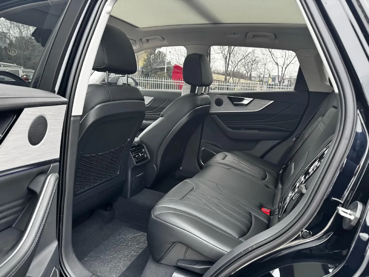 2025 HongQi HS5 2.0T 252HP L4 8AT,autocango,china used car exporter,china ev exporter,chinese used car exporter,chinese used ev exporter