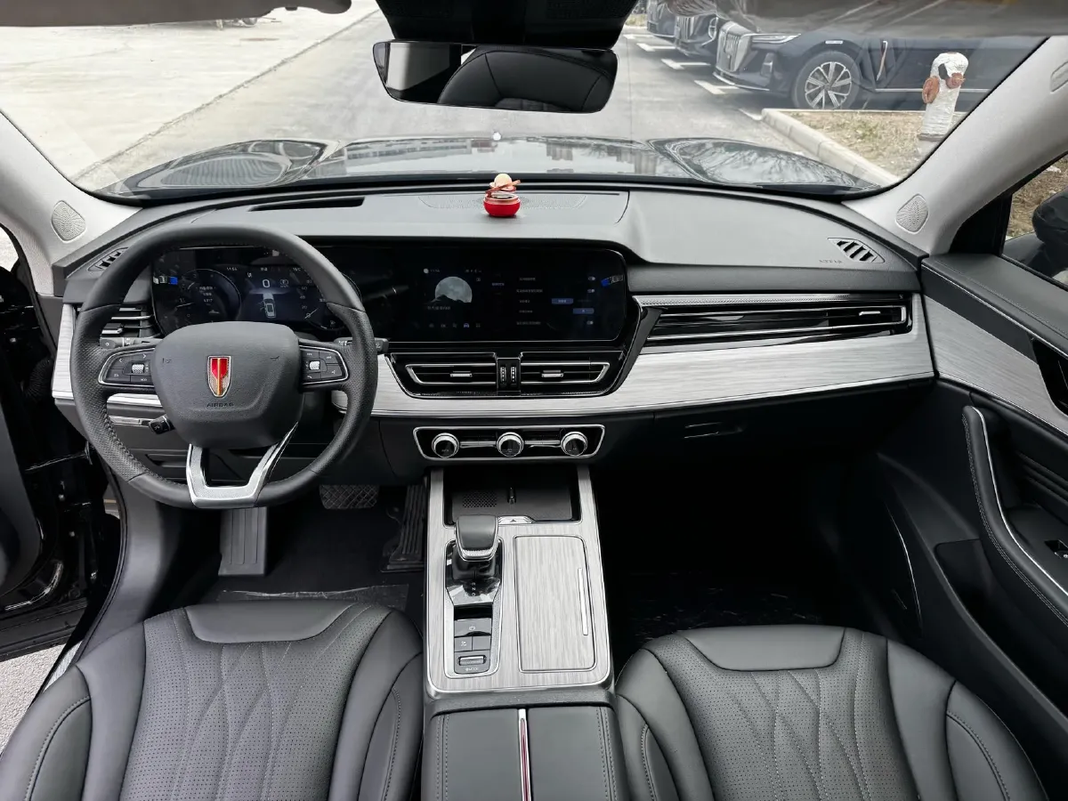 2025 HongQi HS5 2.0T 252HP L4 8AT,autocango,china used car exporter,china ev exporter,chinese used car exporter,chinese used ev exporter