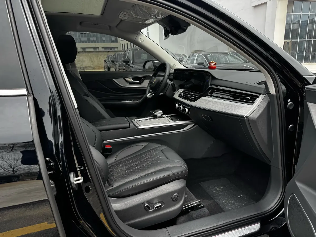 2025 HongQi HS5 2.0T 252HP L4 8AT,autocango,china used car exporter,china ev exporter,chinese used car exporter,chinese used ev exporter