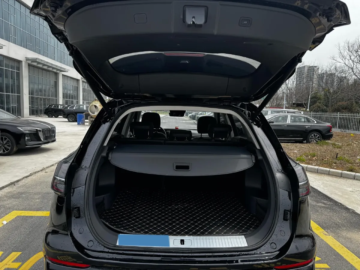 2025 HongQi HS5 2.0T 252HP L4 8AT,autocango,china used car exporter,china ev exporter,chinese used car exporter,chinese used ev exporter