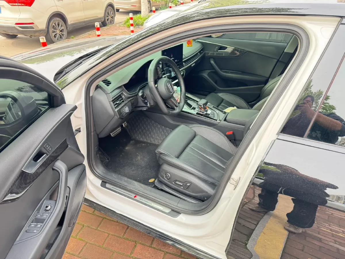 2023 Audi A4L 2.0T 190HP L4 7DCT,autocango,china used car exporter,china ev exporter,chinese used car exporter,chinese used ev exporter