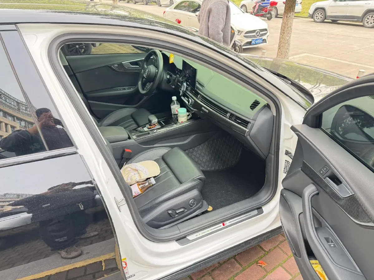 2023 Audi A4L 2.0T 190HP L4 7DCT,autocango,china used car exporter,china ev exporter,chinese used car exporter,chinese used ev exporter