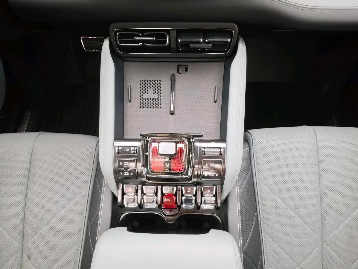 2023 FangChengBao Bao 5 1.5T 194HP L4 E-CVT PHEV 31.8KWH,autocango,china used car exporter,china ev exporter,chinese used car exporter,chinese used ev exporter