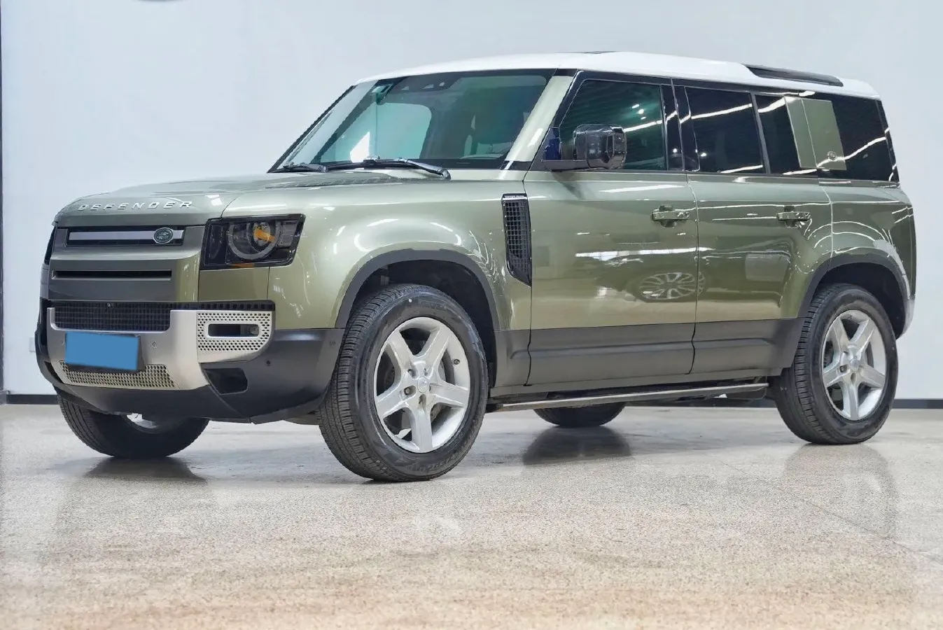 2020 Land Rover Defender 3.0T 400HP L6 8AT,autocango,china used car exporter,china ev exporter,chinese used car exporter,chinese used ev exporter