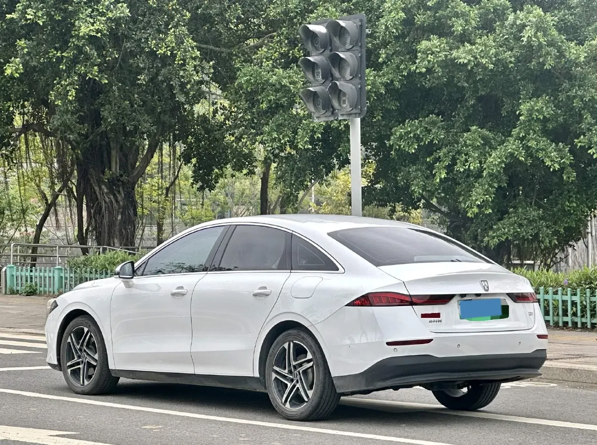 2023 Roewe D7 1.5L 112HP L4 1DHT PHEV 21.4KWH,autocango,china used car exporter,china ev exporter,chinese used car exporter,chinese used ev exporter