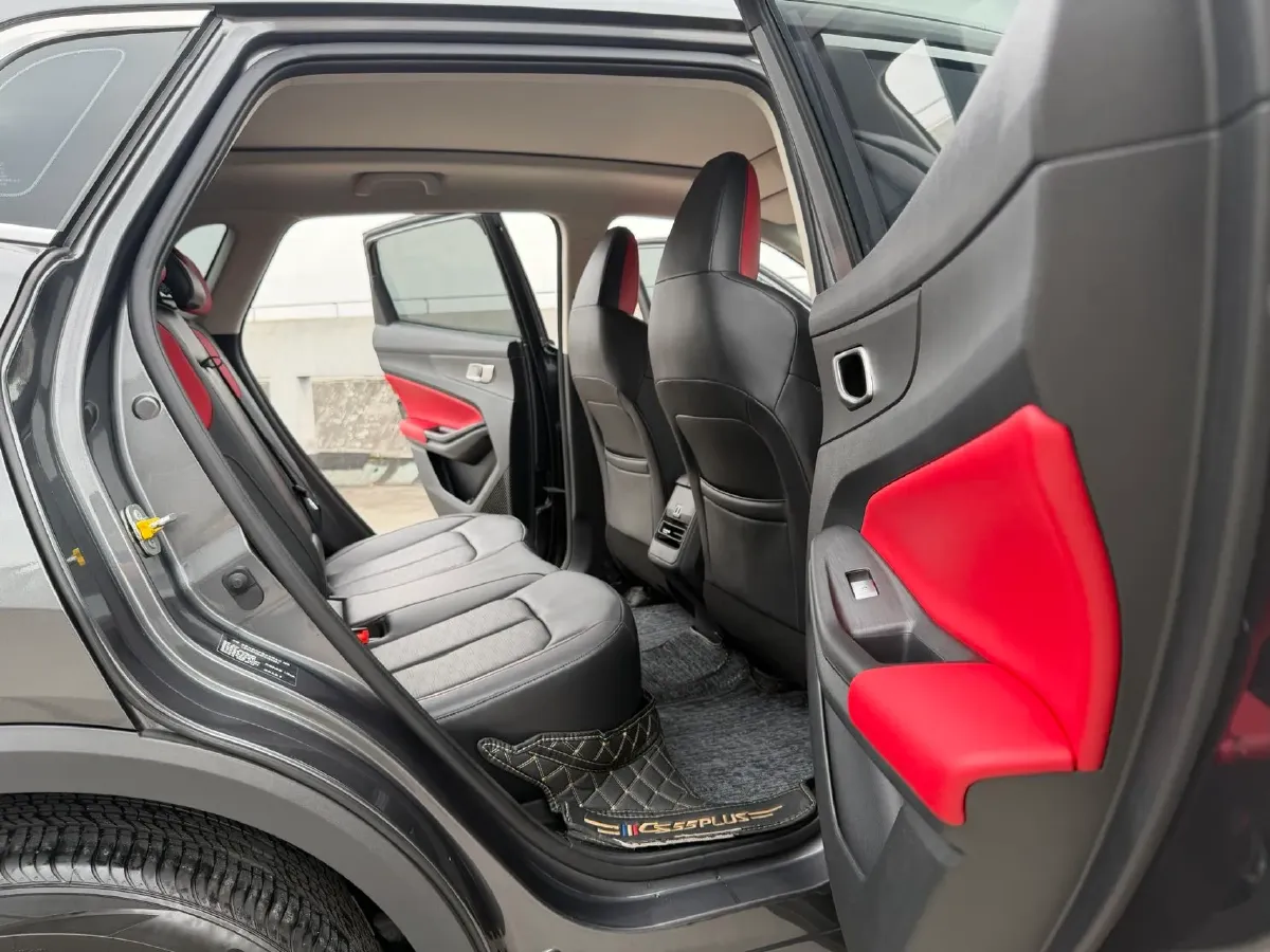 2022 ChangAn Oshan X7 Plus 1.5T 188HP L4 7DCT,autocango,china used car exporter,china ev exporter,chinese used car exporter,chinese used ev exporter