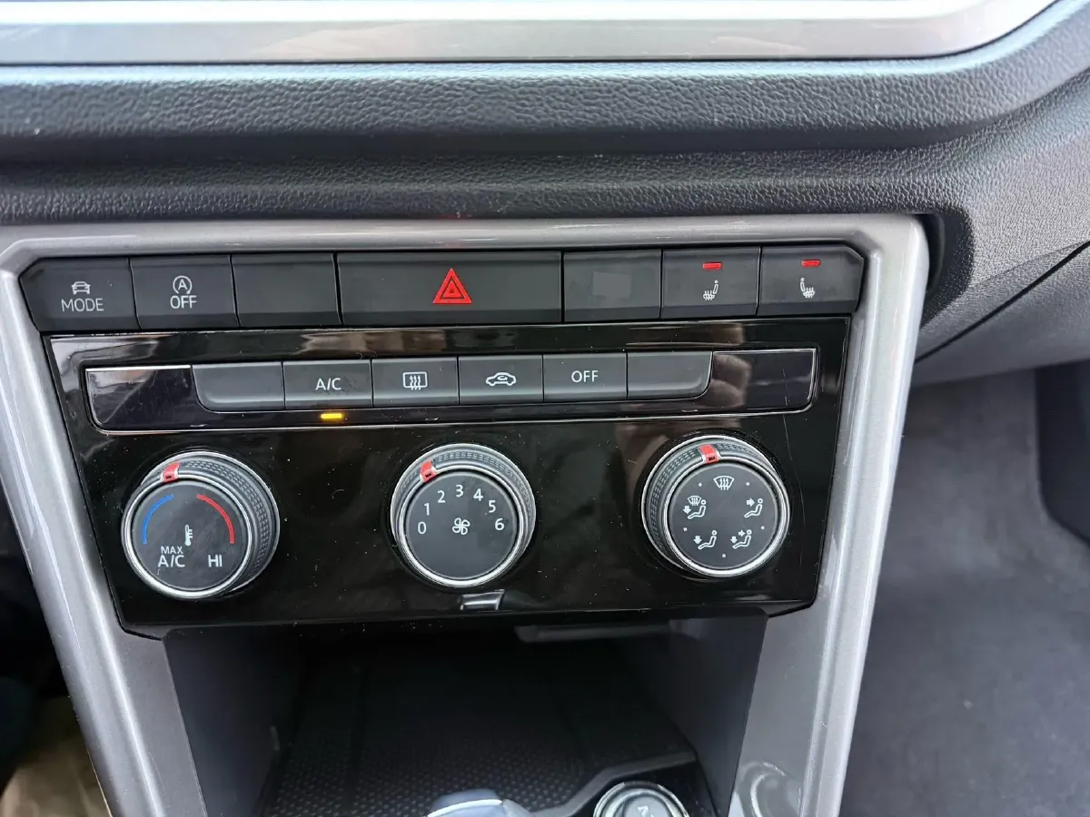 2021 Volkswagen T-Roc 1.4T 150HP L4 7DCT,autocango,china used car exporter,china ev exporter,chinese used car exporter,chinese used ev exporter