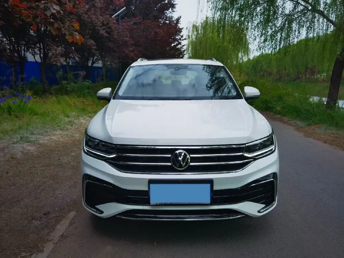 2024 Volkswagen Tiguan L 2.0T 186HP L4 7DCT,autocango,china used car exporter,china ev exporter,chinese used car exporter,chinese used ev exporter