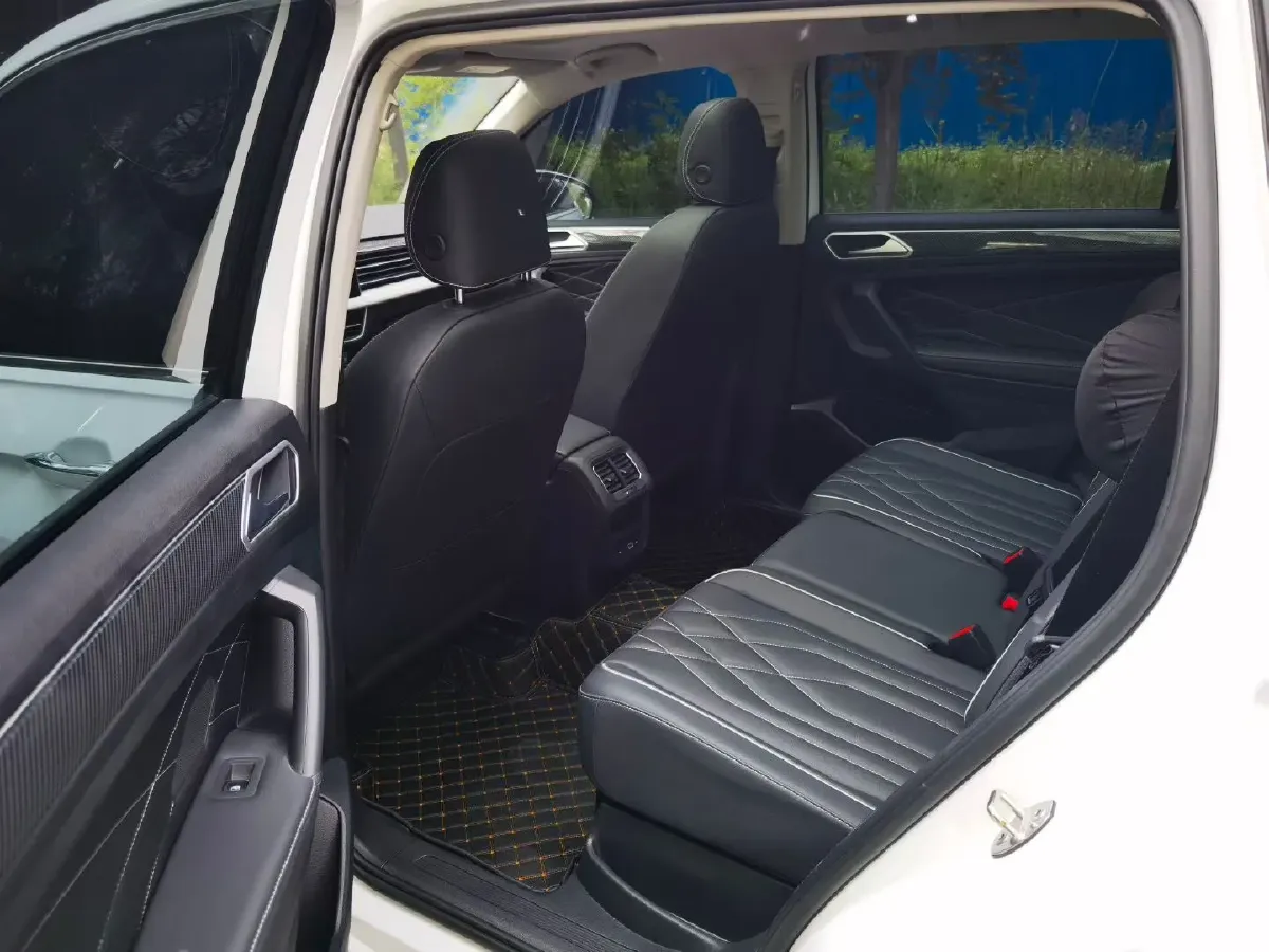 2024 Volkswagen Tiguan L 2.0T 186HP L4 7DCT,autocango,china used car exporter,china ev exporter,chinese used car exporter,chinese used ev exporter