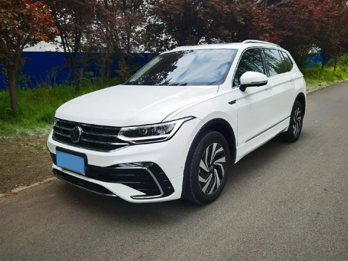 2024 Volkswagen Tiguan L 2.0T 186HP L4 7DCT,autocango,china used car exporter,china ev exporter,chinese used car exporter,chinese used ev exporter