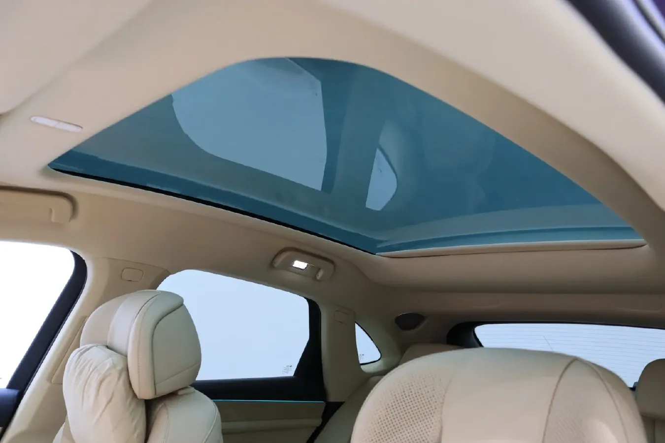 2025 AITO AITO M5 1.5T 152HP L4 REEV 42KWH,autocango,china used car exporter,china ev exporter,chinese used car exporter,chinese used ev exporter