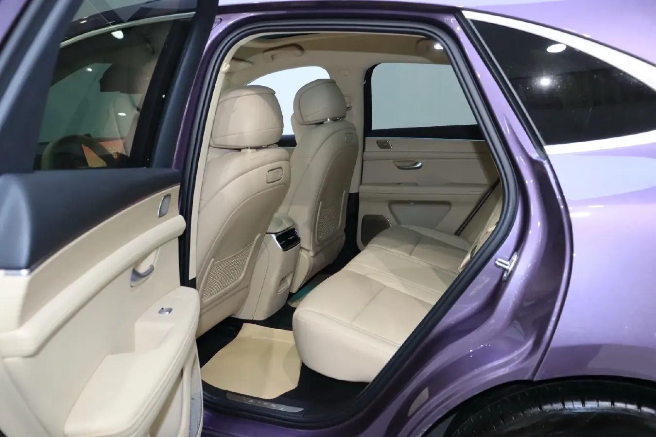 2025 AITO AITO M5 1.5T 152HP L4 REEV 42KWH,autocango,china used car exporter,china ev exporter,chinese used car exporter,chinese used ev exporter