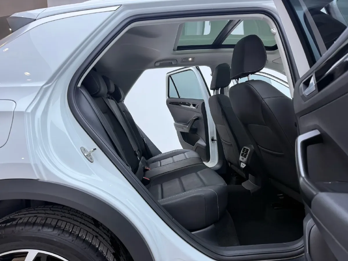 2021 Volkswagen T-Roc 1.4T 150HP L4 7DCT,autocango,china used car exporter,china ev exporter,chinese used car exporter,chinese used ev exporter