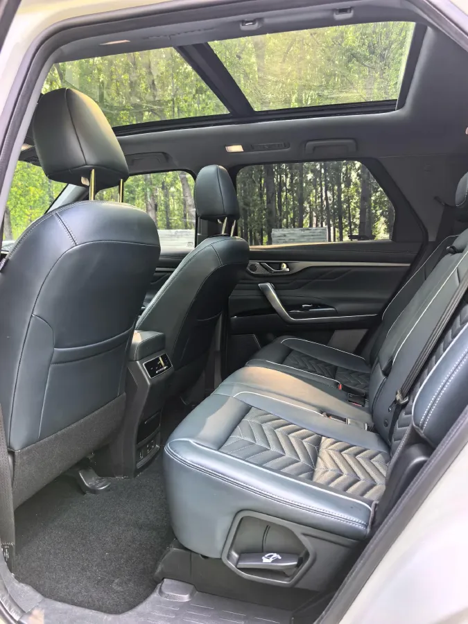 2023 ChangAn CS95 2.0T 233HP L4 8AT,autocango,china used car exporter,china ev exporter,chinese used car exporter,chinese used ev exporter