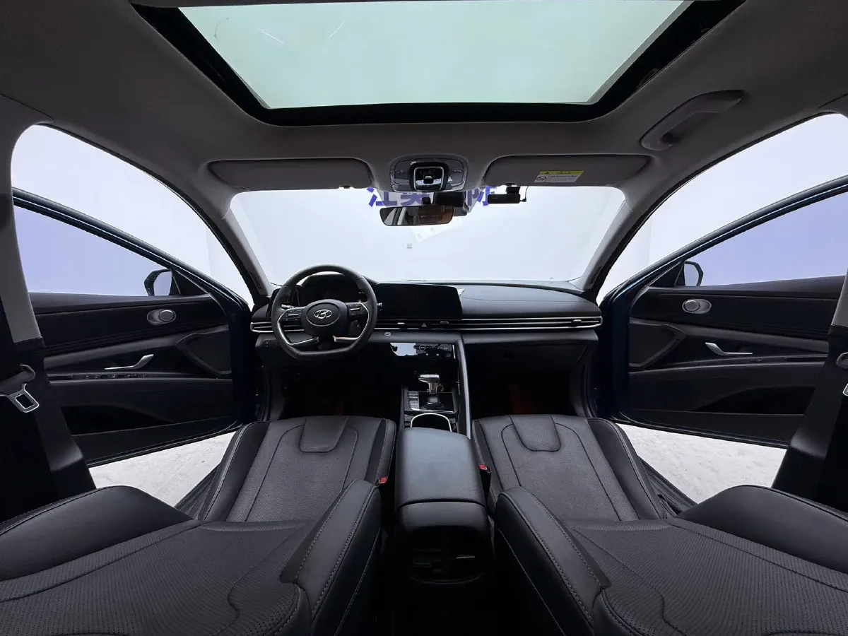 2021 Hyundai Elantra 1.5L 115HP L4 CVT,autocango,china used car exporter,china ev exporter,chinese used car exporter,chinese used ev exporter