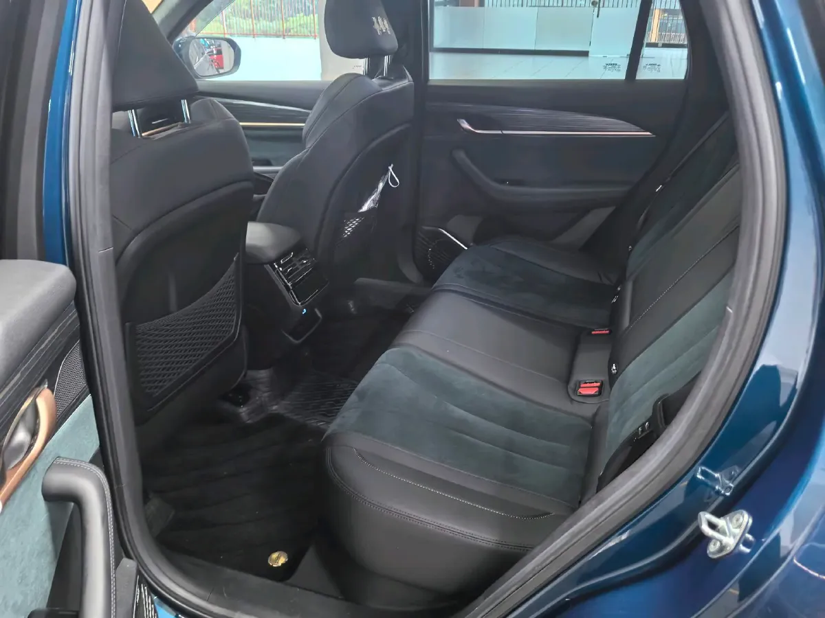 2021 Geely Monjaro 2.0T 218HP L4 7DCT,autocango,china used car exporter,china ev exporter,chinese used car exporter,chinese used ev exporter