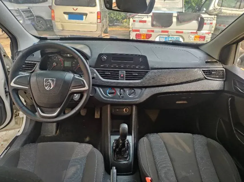 2016 BaoJun 310 1.2L 82HP L4 5MT,autocango,china used car exporter,china ev exporter,chinese used car exporter,chinese used ev exporter