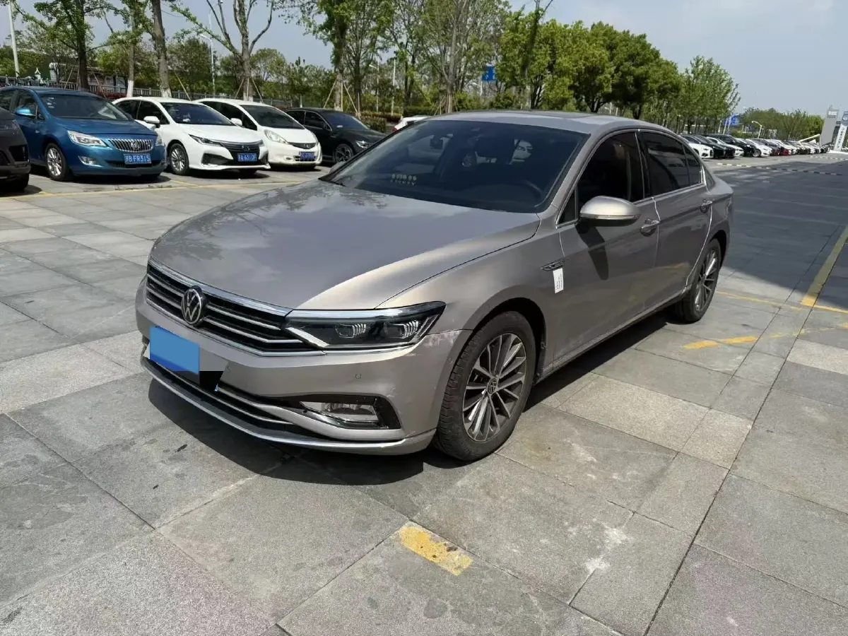 2020 Volkswagen Magotan 2.0T 186HP L4 7DCT,autocango,china used car exporter,china ev exporter,chinese used car exporter,chinese used ev exporter