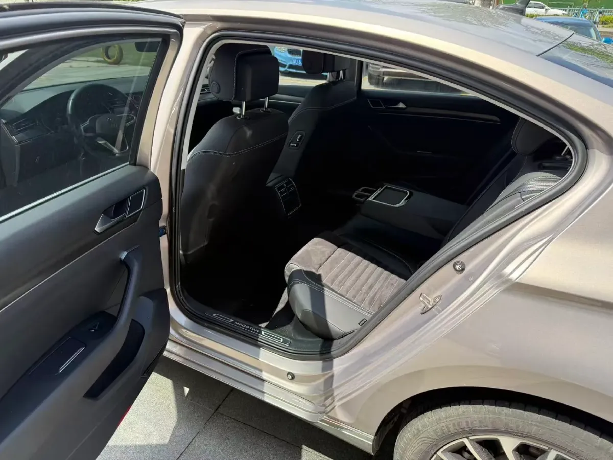 2020 Volkswagen Magotan 2.0T 186HP L4 7DCT,autocango,china used car exporter,china ev exporter,chinese used car exporter,chinese used ev exporter