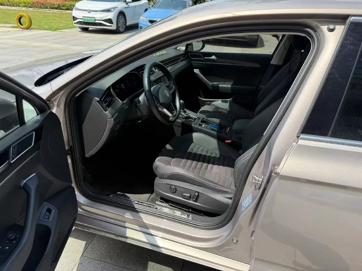 2020 Volkswagen Magotan 2.0T 186HP L4 7DCT,autocango,china used car exporter,china ev exporter,chinese used car exporter,chinese used ev exporter