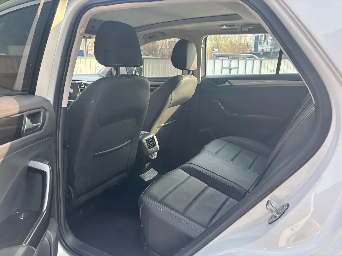 2021 Volkswagen T-Roc 1.4T 150HP L4 7DCT,autocango,china used car exporter,china ev exporter,chinese used car exporter,chinese used ev exporter