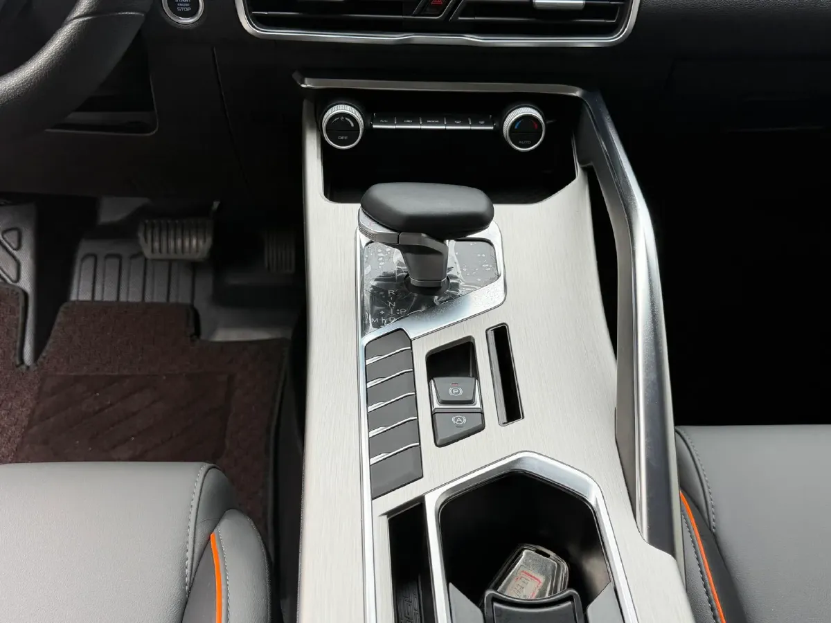 2024 Geely Coolray 1.5T 181HP L4 7DCT,autocango,china used car exporter,china ev exporter,chinese used car exporter,chinese used ev exporter