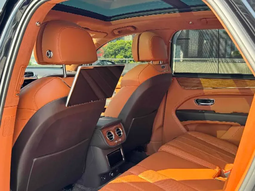 2022 Bentley Bentayga 4.0T 550HP V8 8AT,autocango,china used car exporter,china ev exporter,chinese used car exporter,chinese used ev exporter