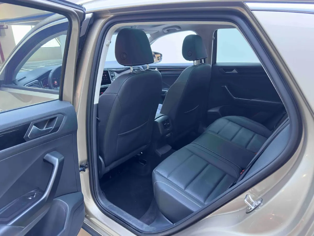 2022 Volkswagen T-Roc 1.4T 150HP L4 7DCT,autocango,china used car exporter,china ev exporter,chinese used car exporter,chinese used ev exporter