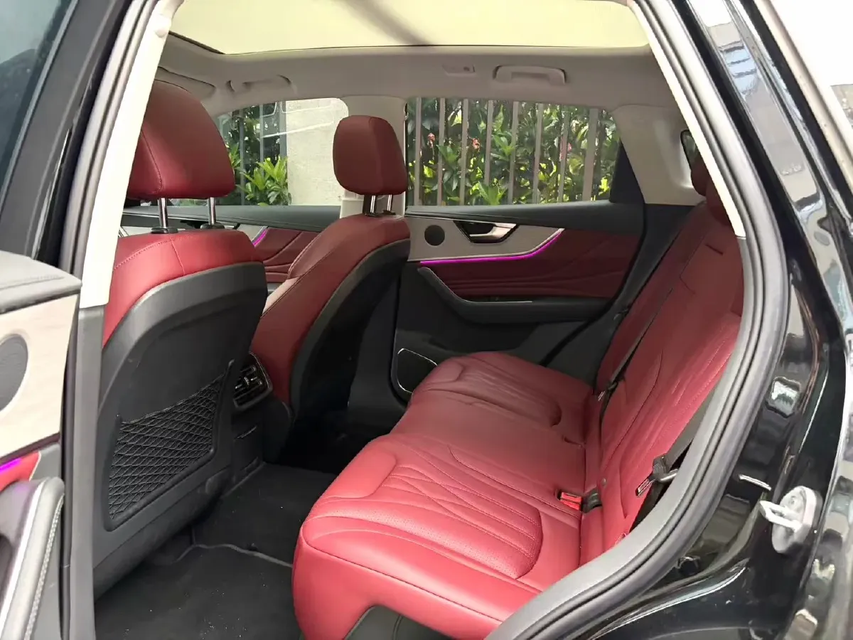 2025 HongQi HS5 2.0T 252HP L4 8AT,autocango,china used car exporter,china ev exporter,chinese used car exporter,chinese used ev exporter