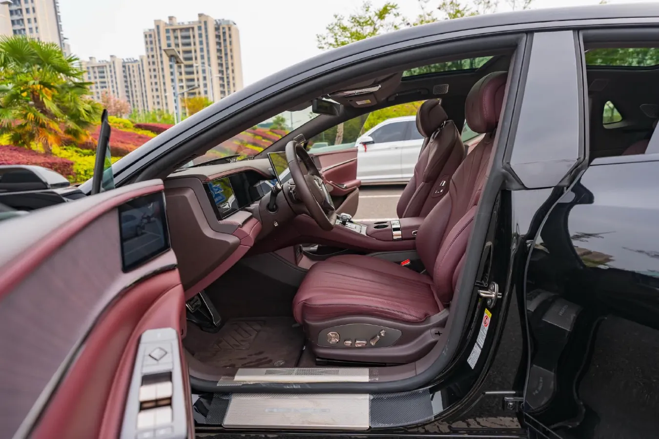 2024 Denza DenzaZ9GT 2.0T 207HP L4 E-CVT PHEV 38.5KWH,autocango,china used car exporter,china ev exporter,chinese used car exporter,chinese used ev exporter