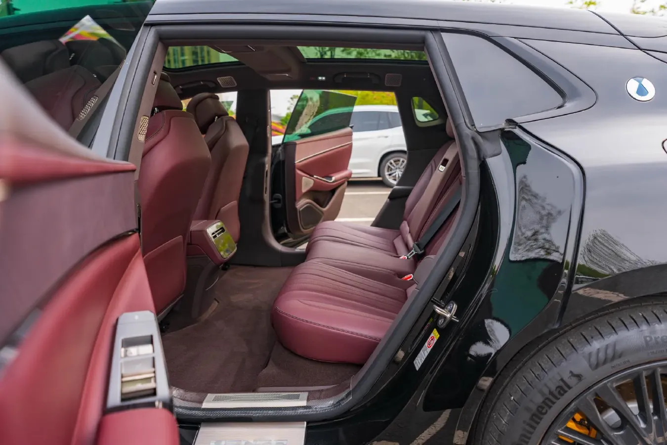 2024 Denza DenzaZ9GT 2.0T 207HP L4 E-CVT PHEV 38.5KWH,autocango,china used car exporter,china ev exporter,chinese used car exporter,chinese used ev exporter