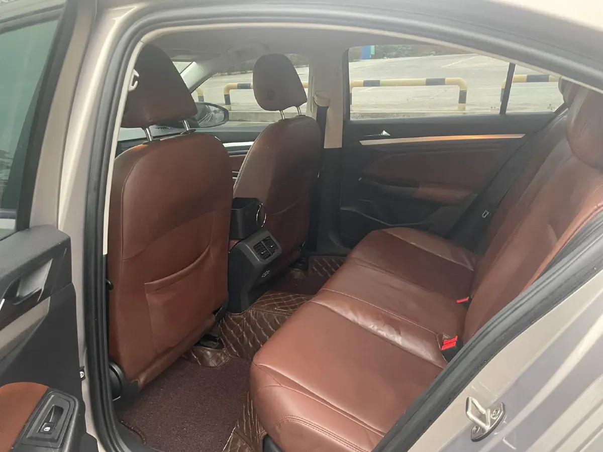 2019 Bestune T77 1.2T 143HP L4 7DCT,autocango,china used car exporter,china ev exporter,chinese used car exporter,chinese used ev exporter