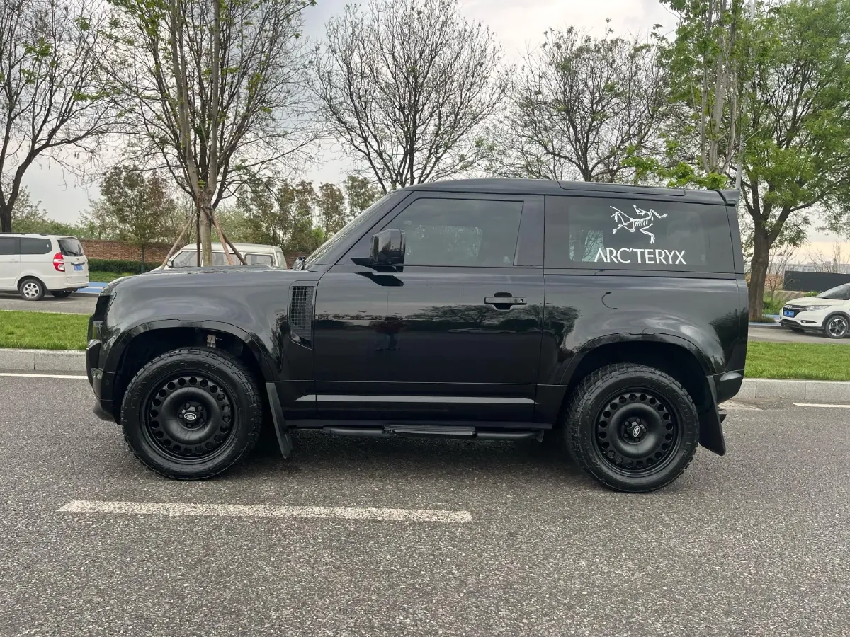 2022 Land Rover Defender 2.0T 300HP L4 8AT,autocango,china used car exporter,china ev exporter,chinese used car exporter,chinese used ev exporter