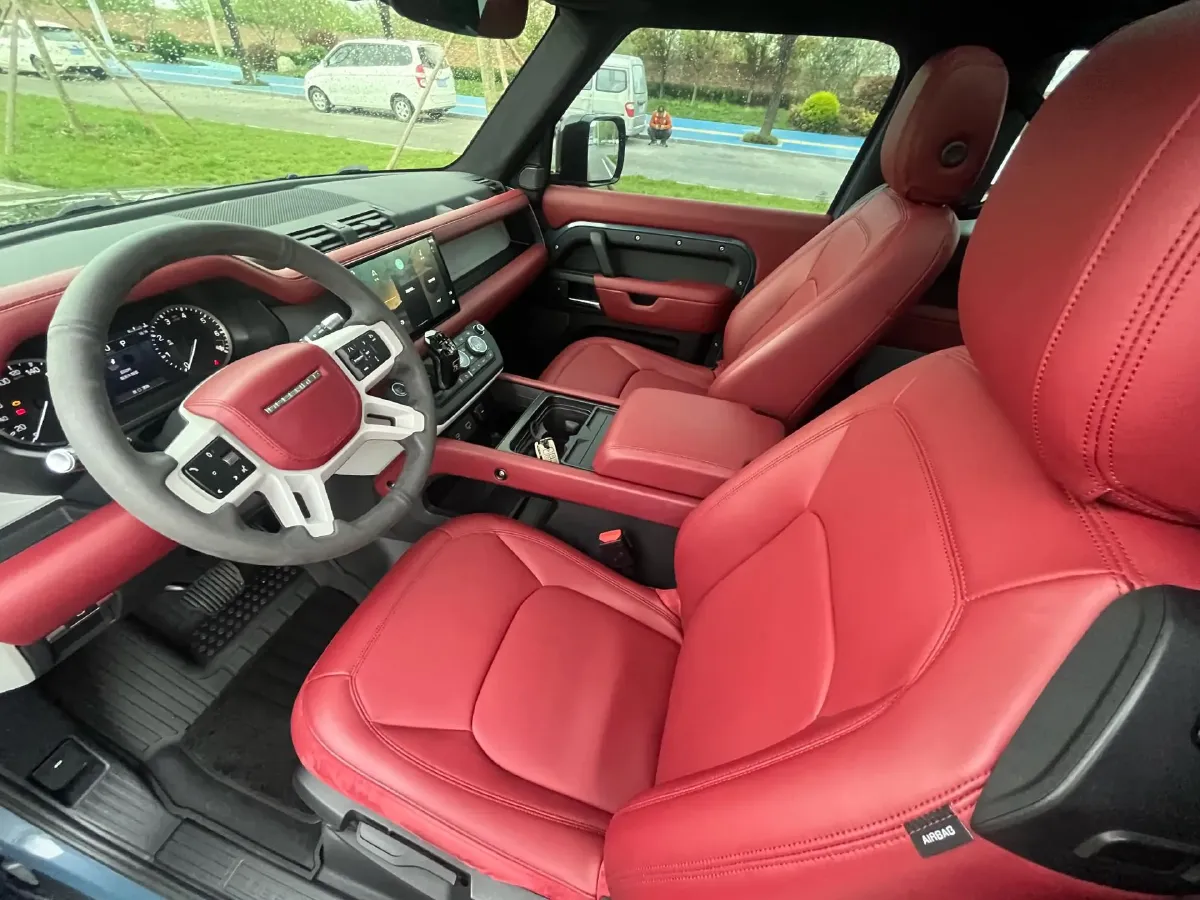 2022 Land Rover Defender 2.0T 300HP L4 8AT,autocango,china used car exporter,china ev exporter,chinese used car exporter,chinese used ev exporter