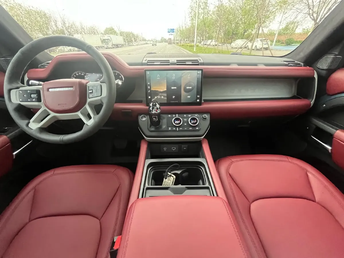 2022 Land Rover Defender 2.0T 300HP L4 8AT,autocango,china used car exporter,china ev exporter,chinese used car exporter,chinese used ev exporter