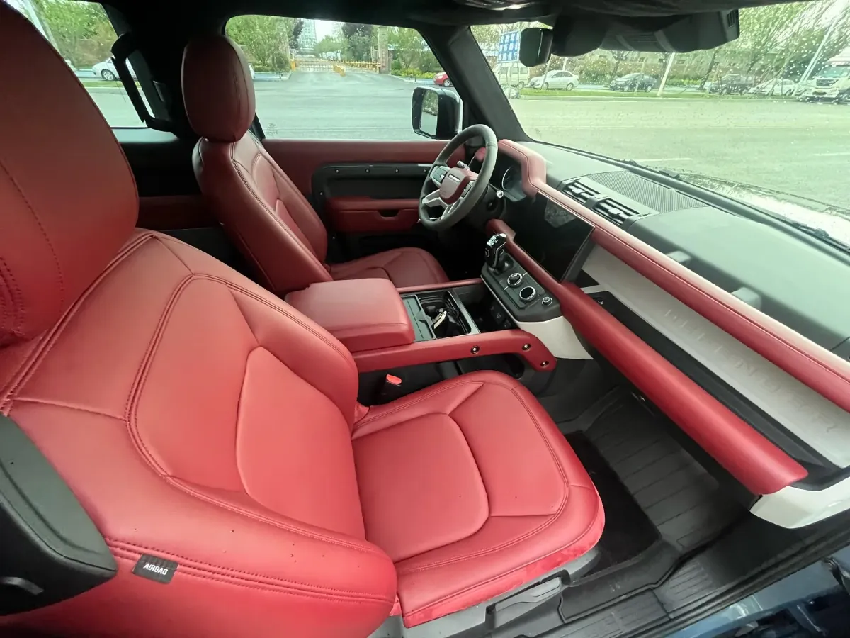 2022 Land Rover Defender 2.0T 300HP L4 8AT,autocango,china used car exporter,china ev exporter,chinese used car exporter,chinese used ev exporter