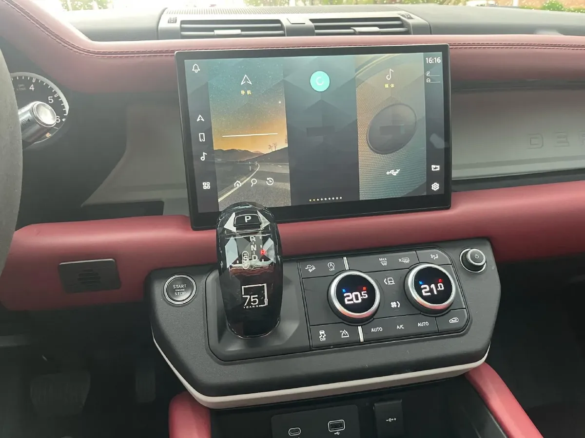 2022 Land Rover Defender 2.0T 300HP L4 8AT,autocango,china used car exporter,china ev exporter,chinese used car exporter,chinese used ev exporter