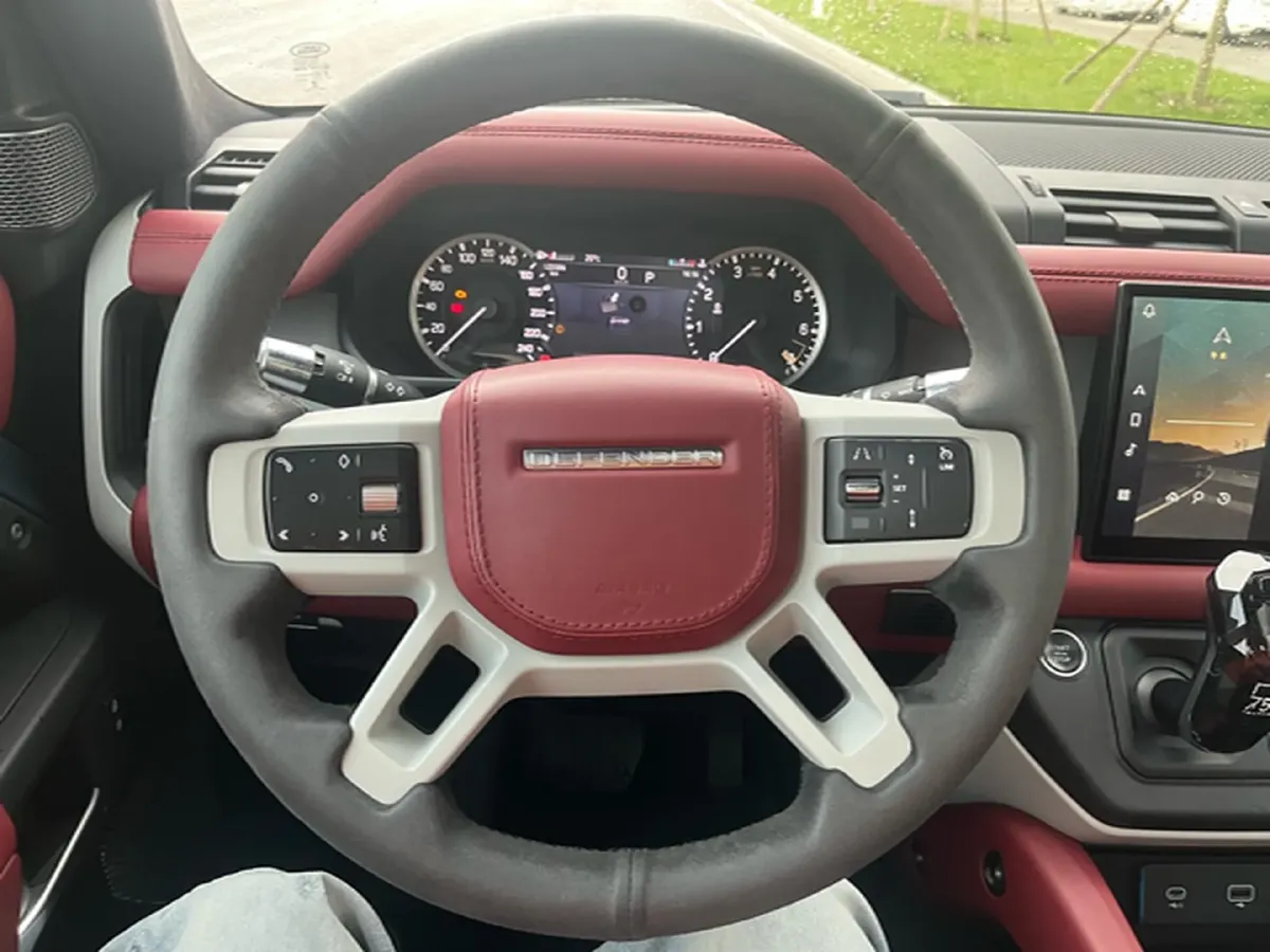 2022 Land Rover Defender 2.0T 300HP L4 8AT,autocango,china used car exporter,china ev exporter,chinese used car exporter,chinese used ev exporter