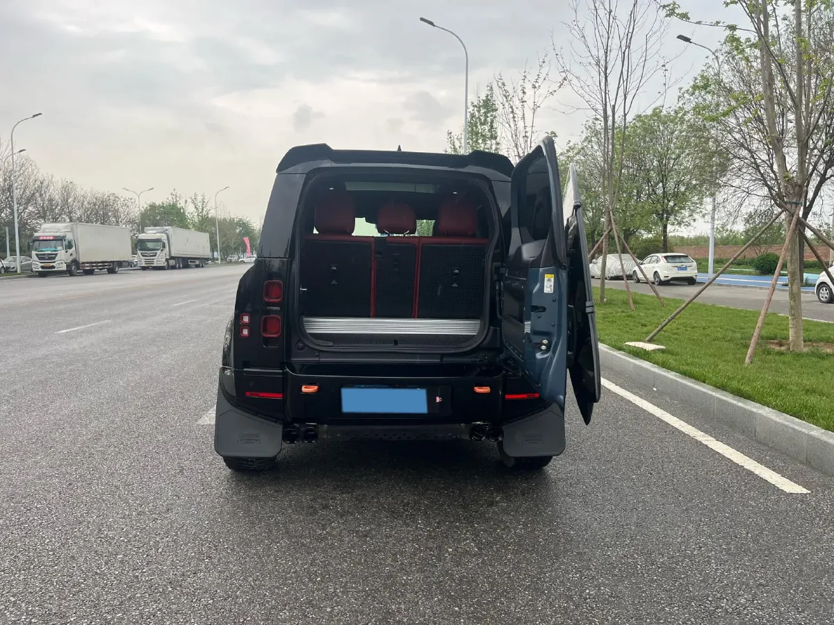 2022 Land Rover Defender 2.0T 300HP L4 8AT,autocango,china used car exporter,china ev exporter,chinese used car exporter,chinese used ev exporter