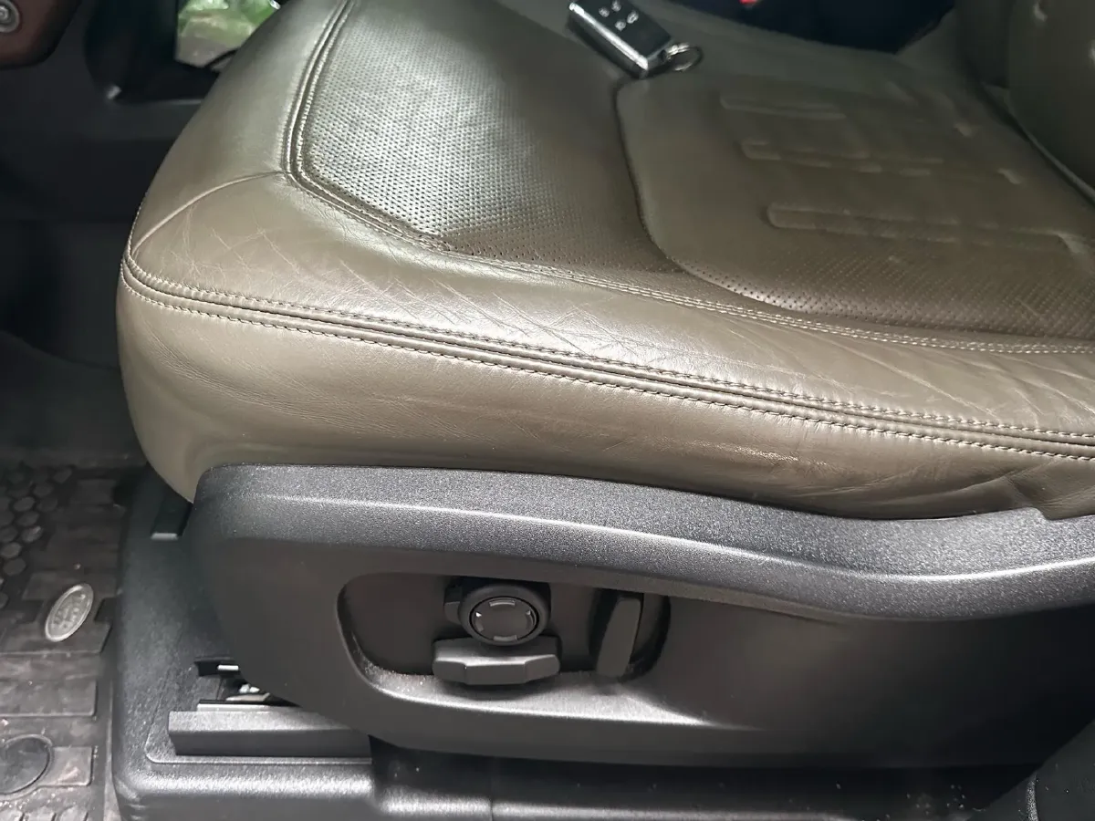 2022 Land Rover Defender 3.0T 400HP L6 8AT,autocango,china used car exporter,china ev exporter,chinese used car exporter,chinese used ev exporter