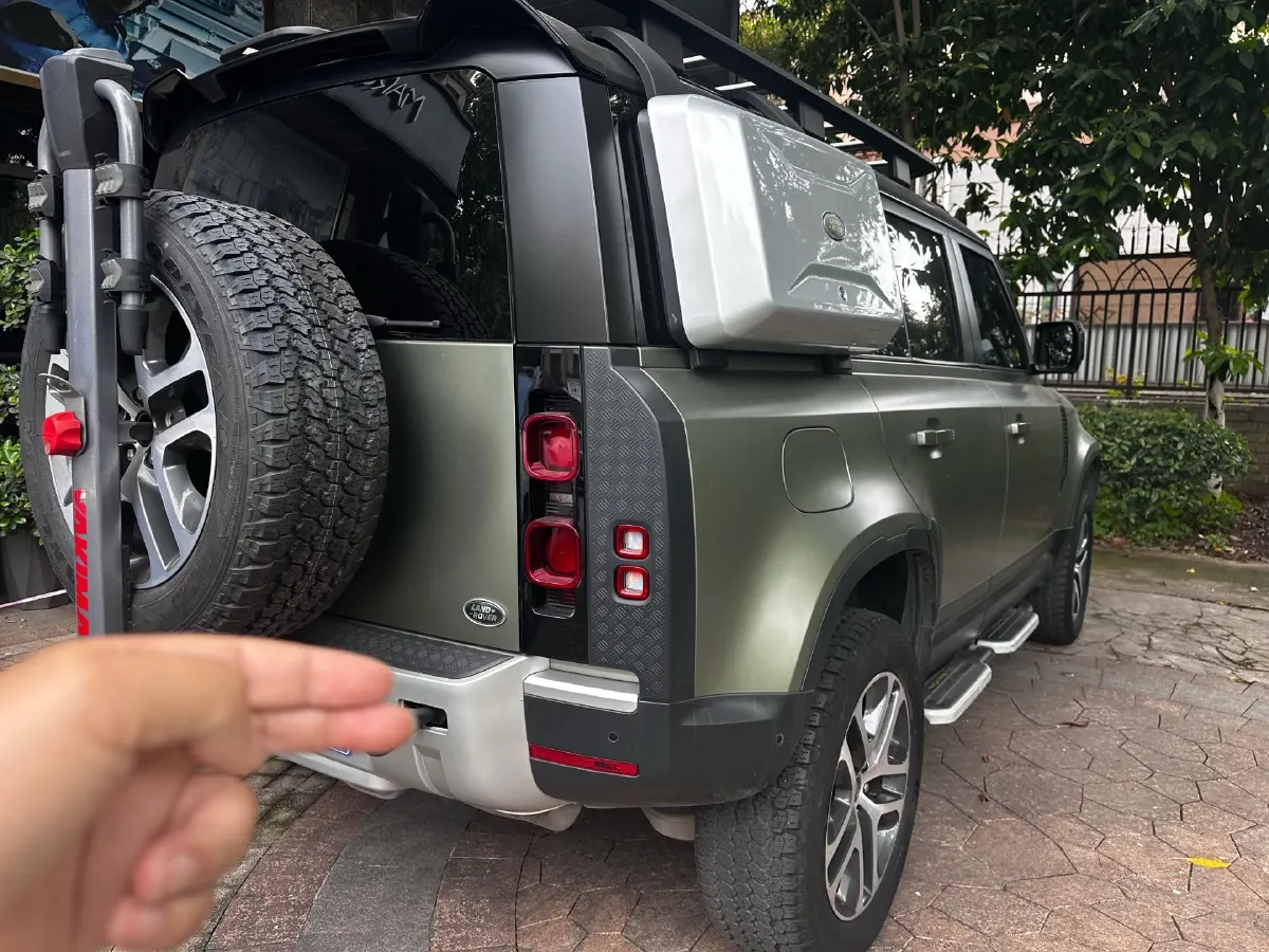 2022 Land Rover Defender 3.0T 400HP L6 8AT,autocango,china used car exporter,china ev exporter,chinese used car exporter,chinese used ev exporter