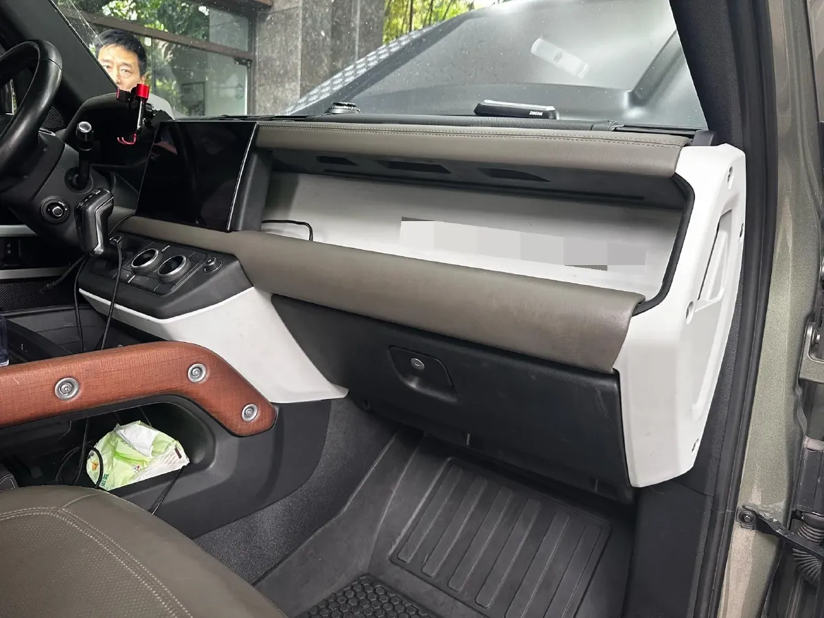 2022 Land Rover Defender 3.0T 400HP L6 8AT,autocango,china used car exporter,china ev exporter,chinese used car exporter,chinese used ev exporter