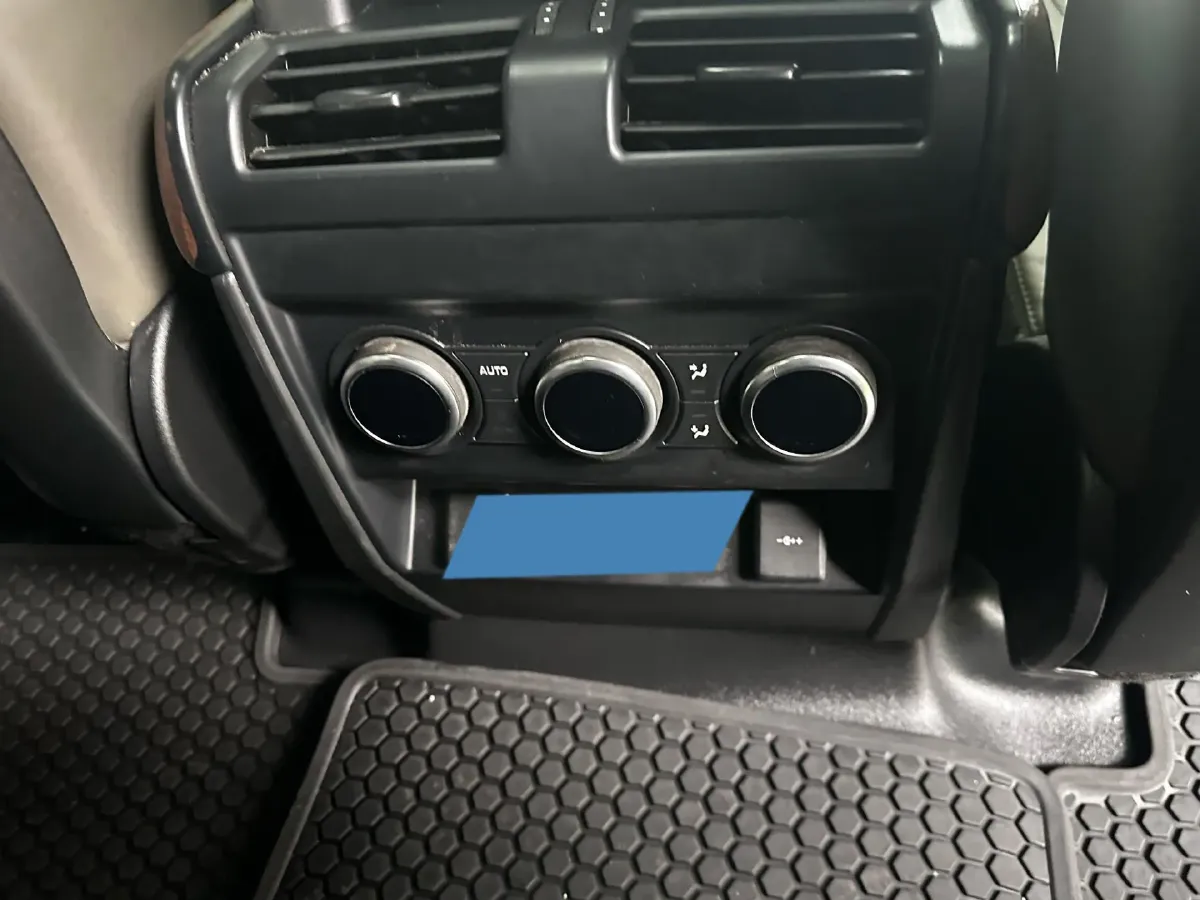 2022 Land Rover Defender 3.0T 400HP L6 8AT,autocango,china used car exporter,china ev exporter,chinese used car exporter,chinese used ev exporter