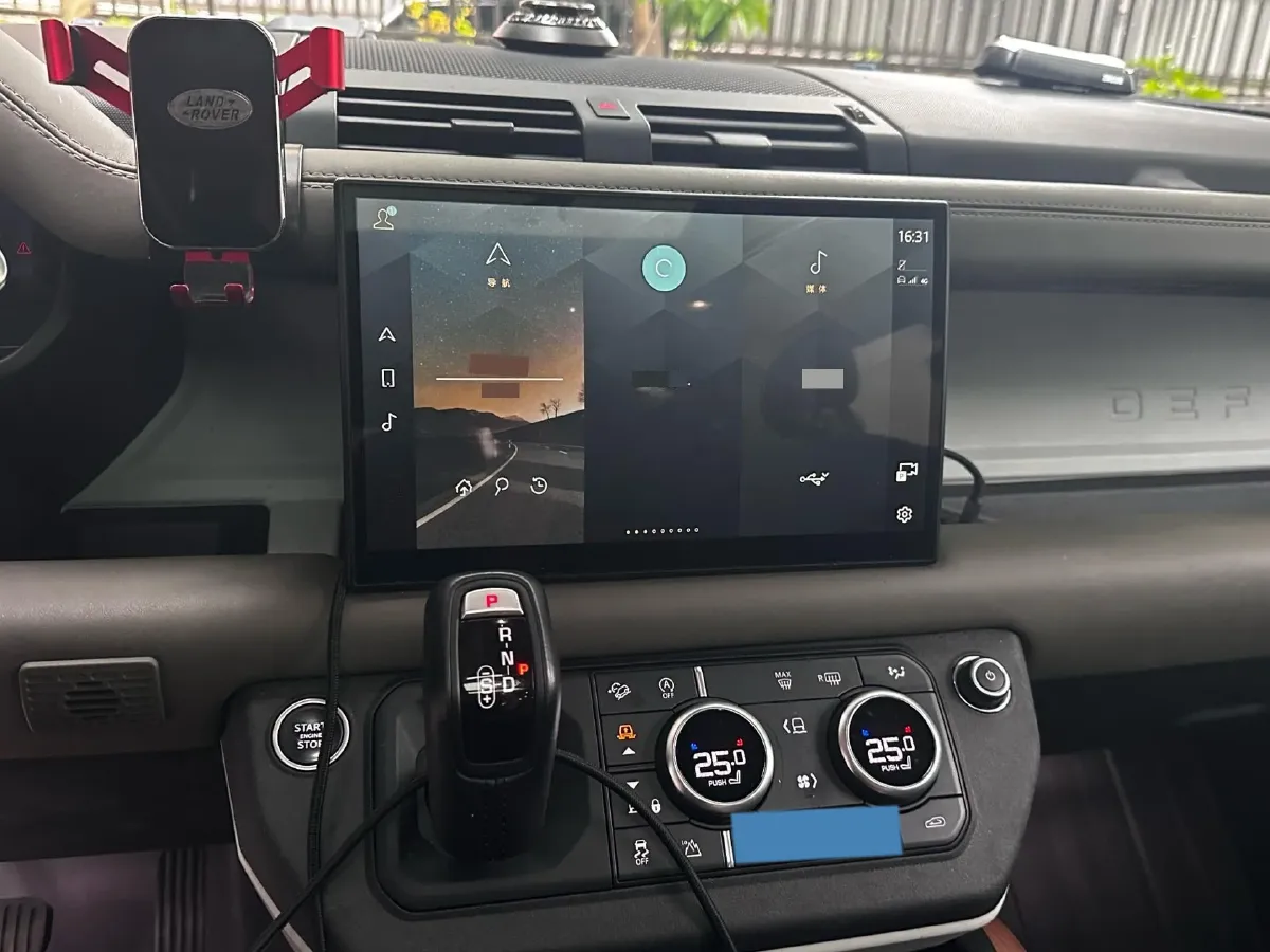 2022 Land Rover Defender 3.0T 400HP L6 8AT,autocango,china used car exporter,china ev exporter,chinese used car exporter,chinese used ev exporter