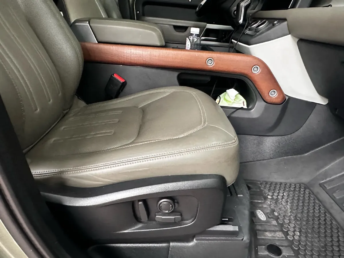 2022 Land Rover Defender 3.0T 400HP L6 8AT,autocango,china used car exporter,china ev exporter,chinese used car exporter,chinese used ev exporter