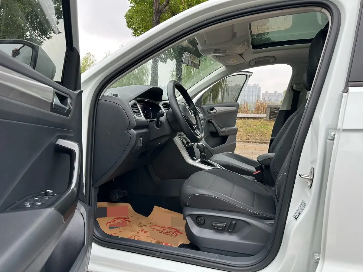 2021 Volkswagen T-Roc 1.4T 150HP L4 7DCT,autocango,china used car exporter,china ev exporter,chinese used car exporter,chinese used ev exporter