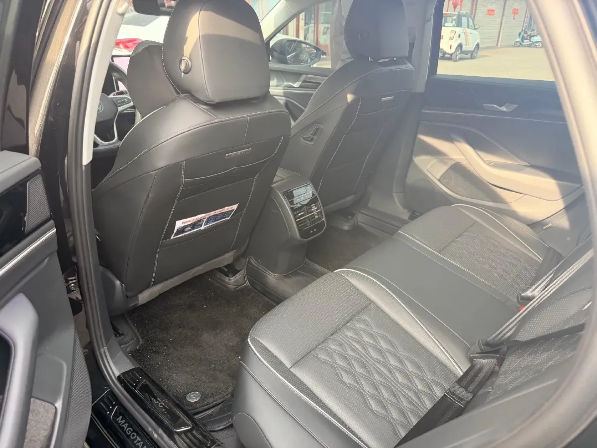 2026 Volkswagen Magotan 2.0T 220HP L4 7DCT,autocango,china used car exporter,china ev exporter,chinese used car exporter,chinese used ev exporter