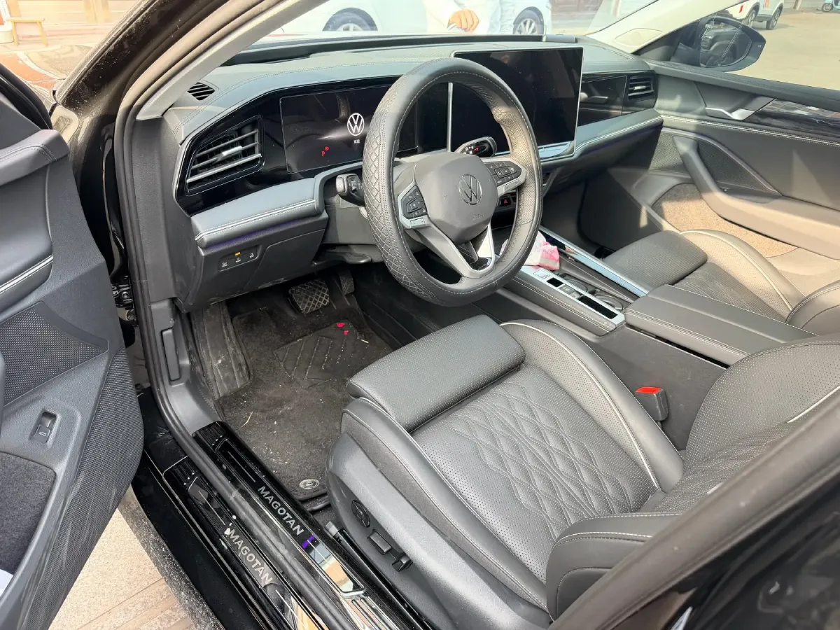 2026 Volkswagen Magotan 2.0T 220HP L4 7DCT,autocango,china used car exporter,china ev exporter,chinese used car exporter,chinese used ev exporter