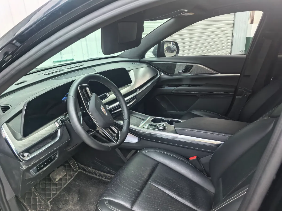 2025 Cadillac XT5 2.0T 237HP L4 9AT,autocango,china used car exporter,china ev exporter,chinese used car exporter,chinese used ev exporter