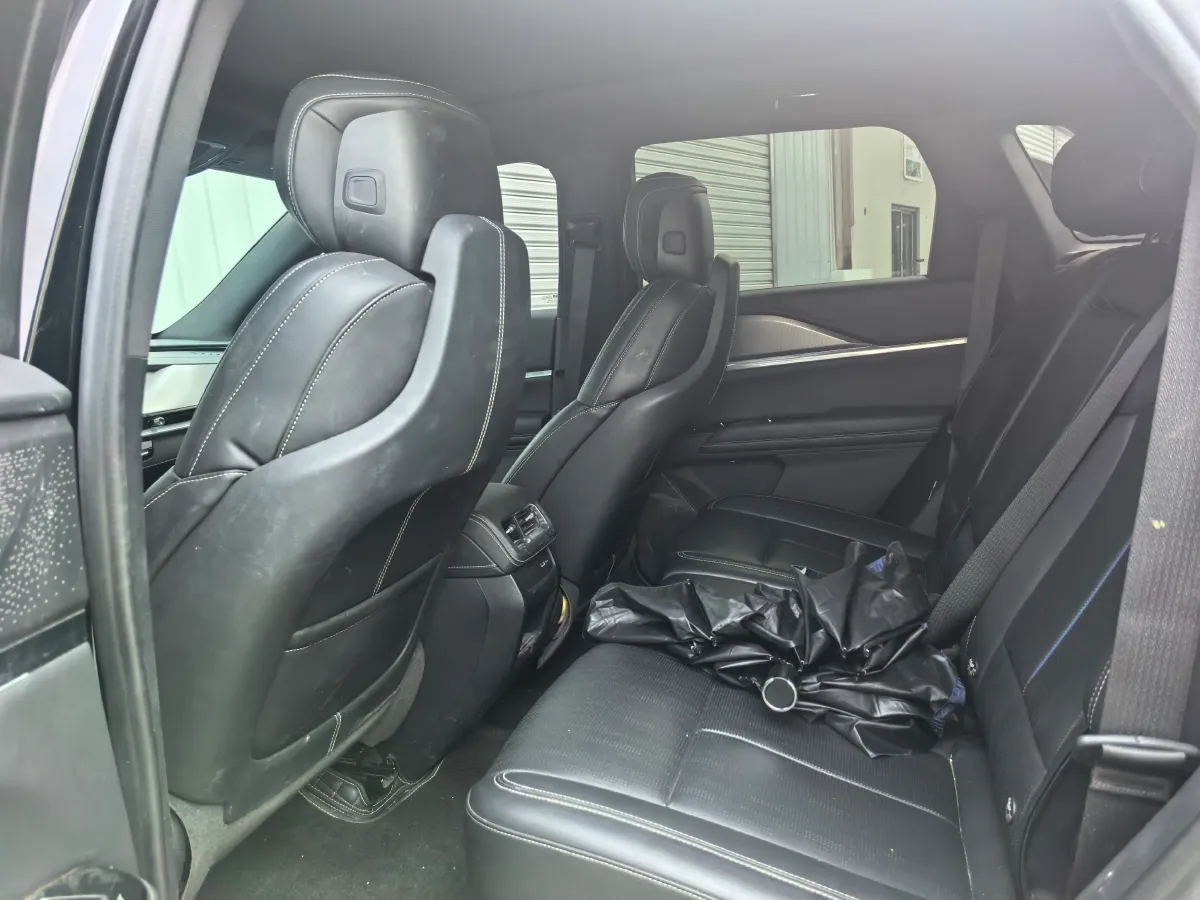 2025 Cadillac XT5 2.0T 237HP L4 9AT,autocango,china used car exporter,china ev exporter,chinese used car exporter,chinese used ev exporter